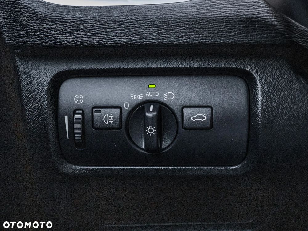 Volvo V40 D2 Drive-E Momentum - 26