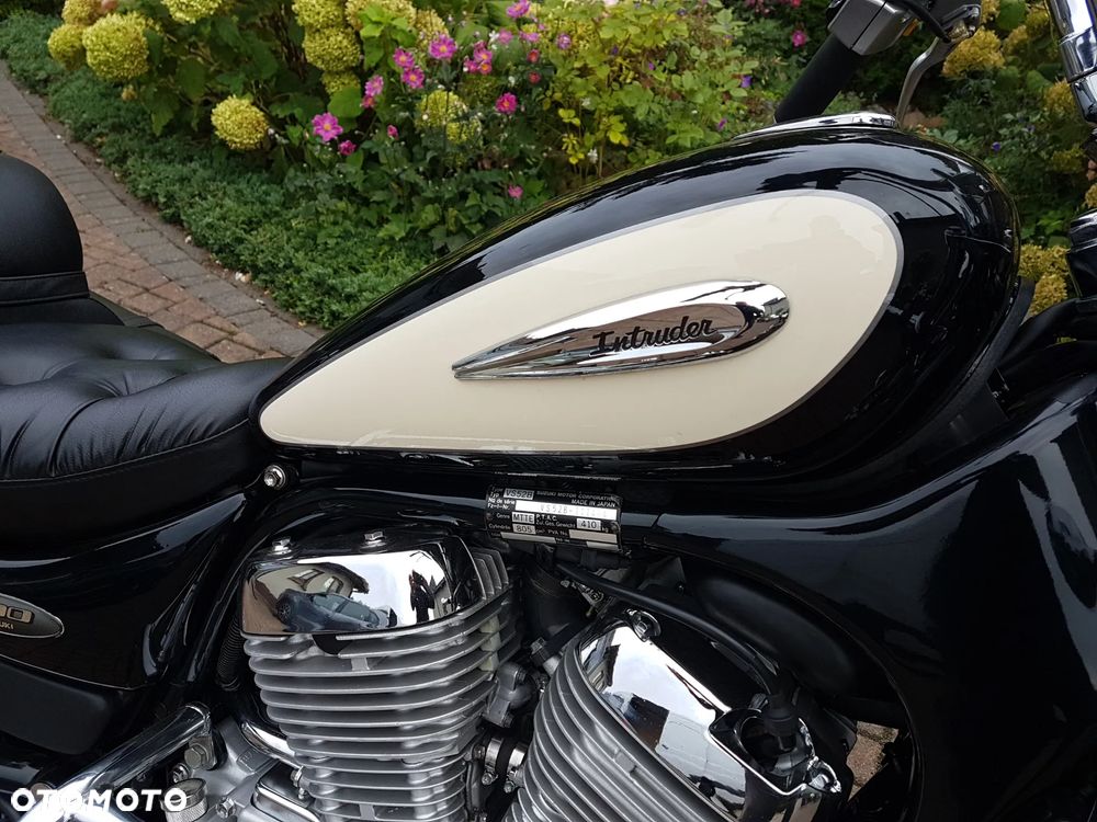 Suzuki Intruder - 12