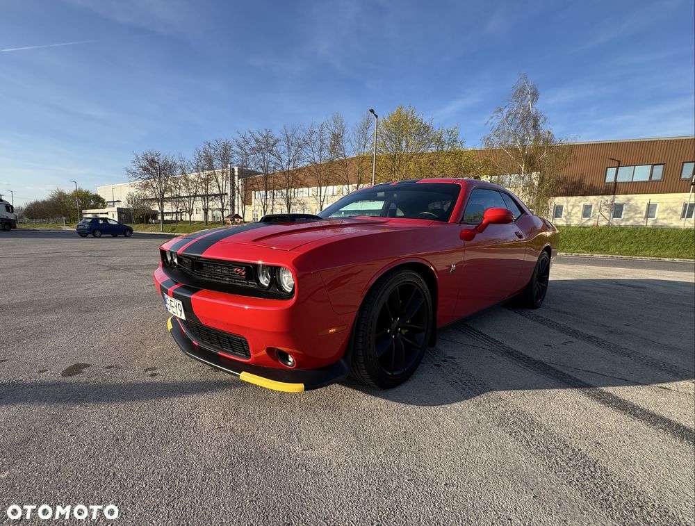 Dodge Challenger - 2