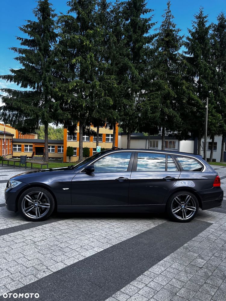 BMW Seria 3 325i xDrive - 32