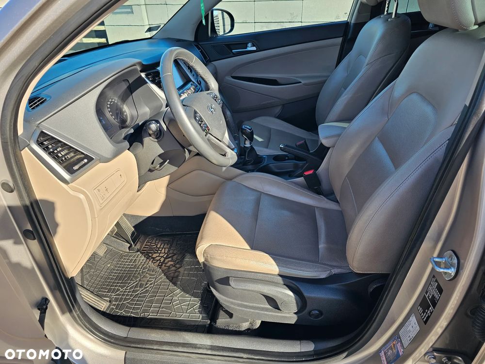 Hyundai Tucson 1.7 CRDI BlueDrive Style 2WD - 18