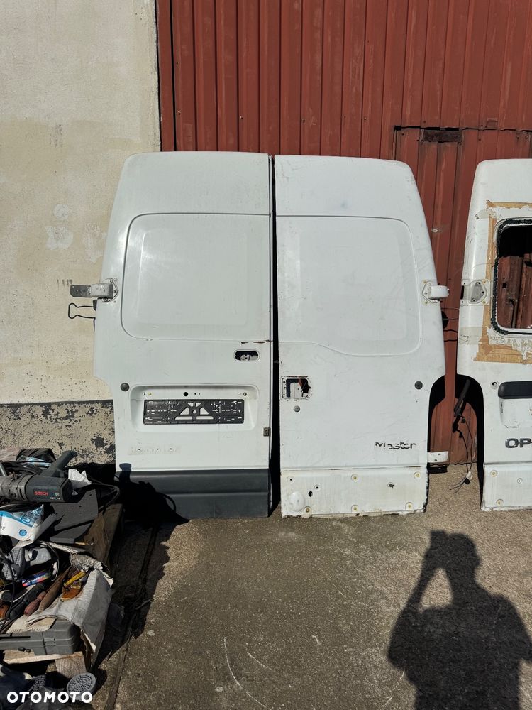 Renault master 2 drzwi prawe lewe przednie tylne tył przesuwne skrzydła z szybą Iveco daily białe brązowe - 2