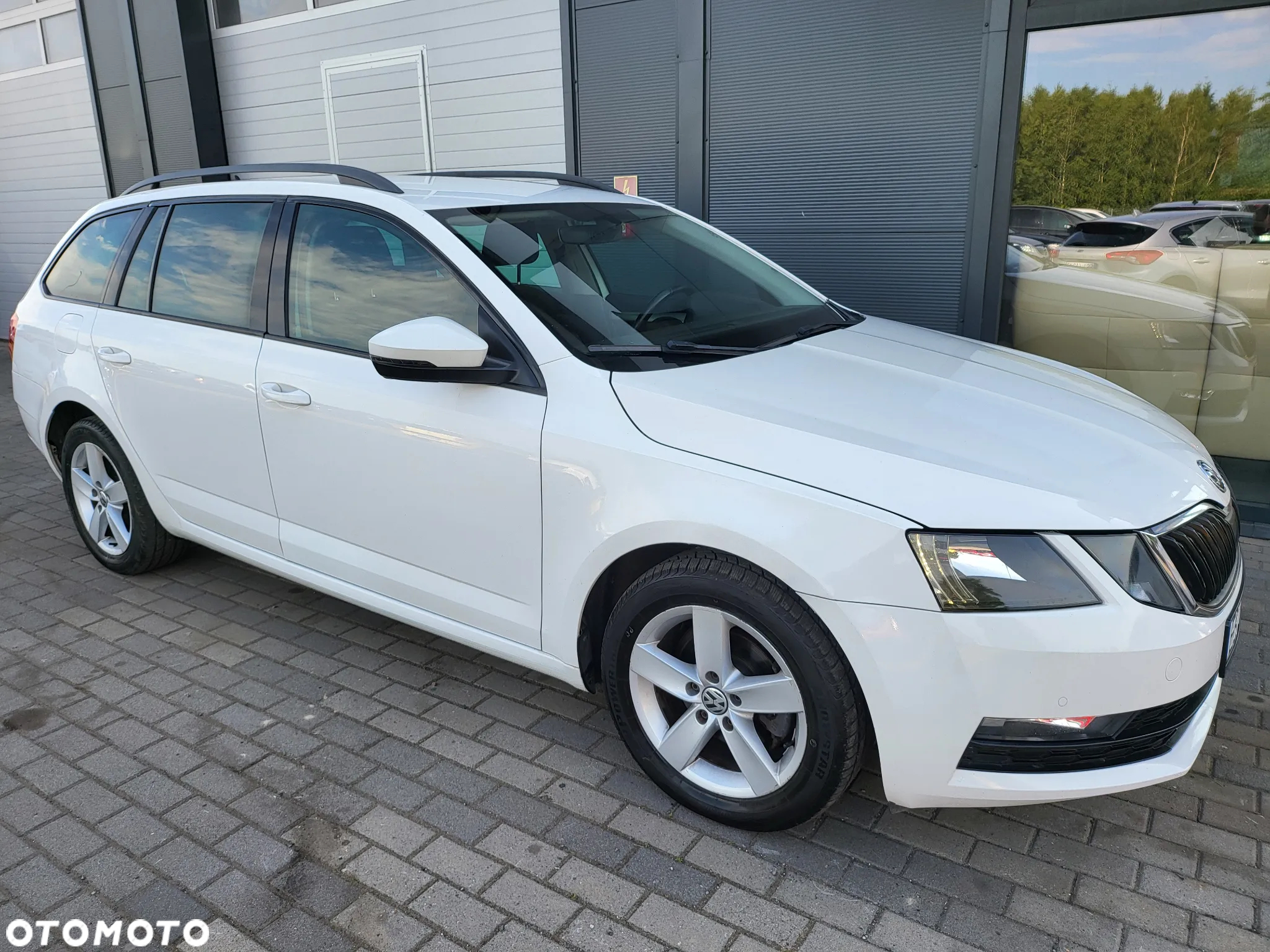 Skoda Octavia 1.6 TDI DSG Style - 24