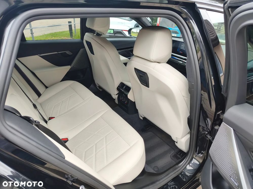 BMW Seria 5 520d xDrive mHEV - 25