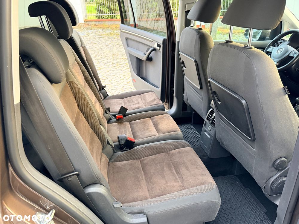 Volkswagen Touran 2.0 TDI DPF BlueMotion Technology STYLE - 9