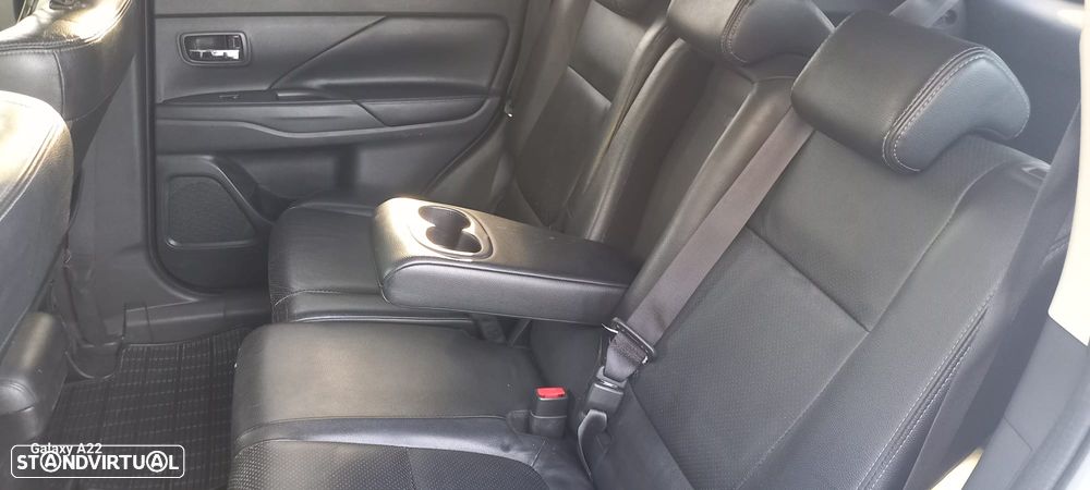 Mitsubishi Outlander 2.2 DI-D Intense - 17
