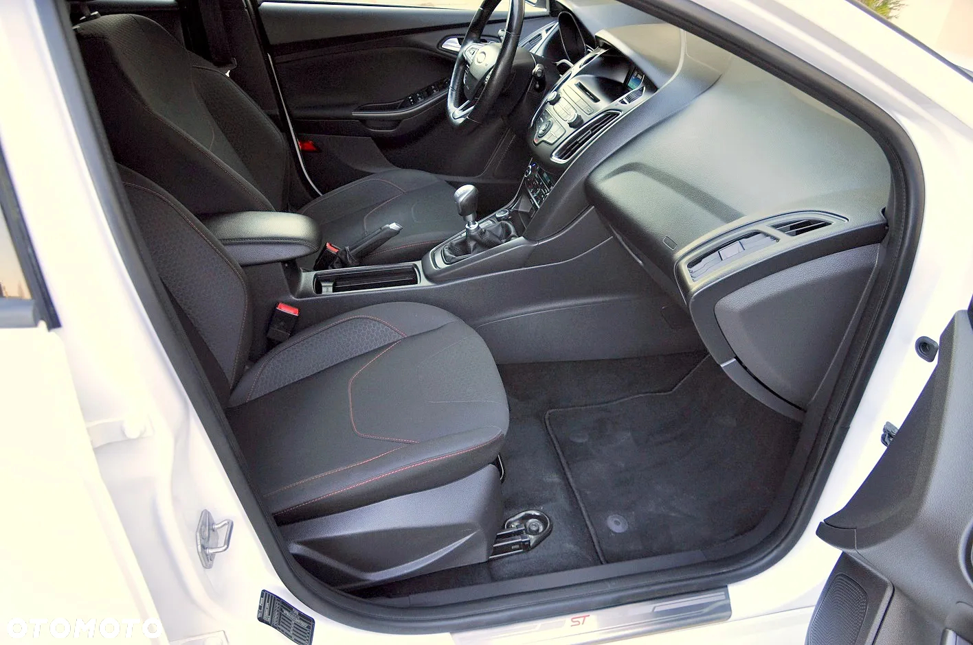 Ford Focus 1.0 EcoBoost ST-Line Style - 12