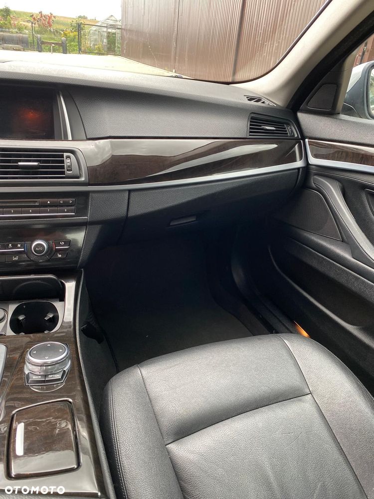 BMW Seria 5 528i xDrive - 11