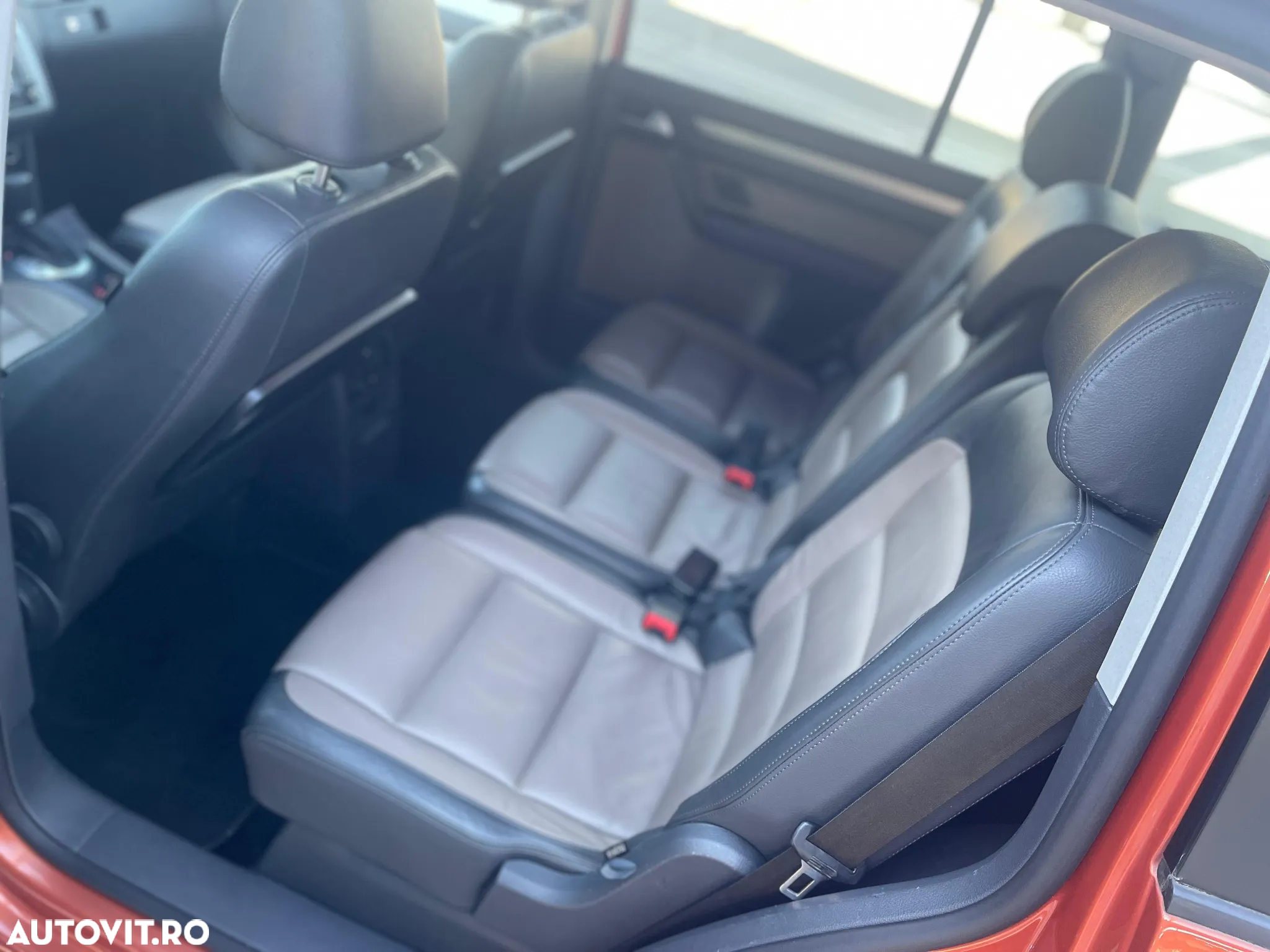 Volkswagen Touran 1.9 TDI DPF DSG United - 11