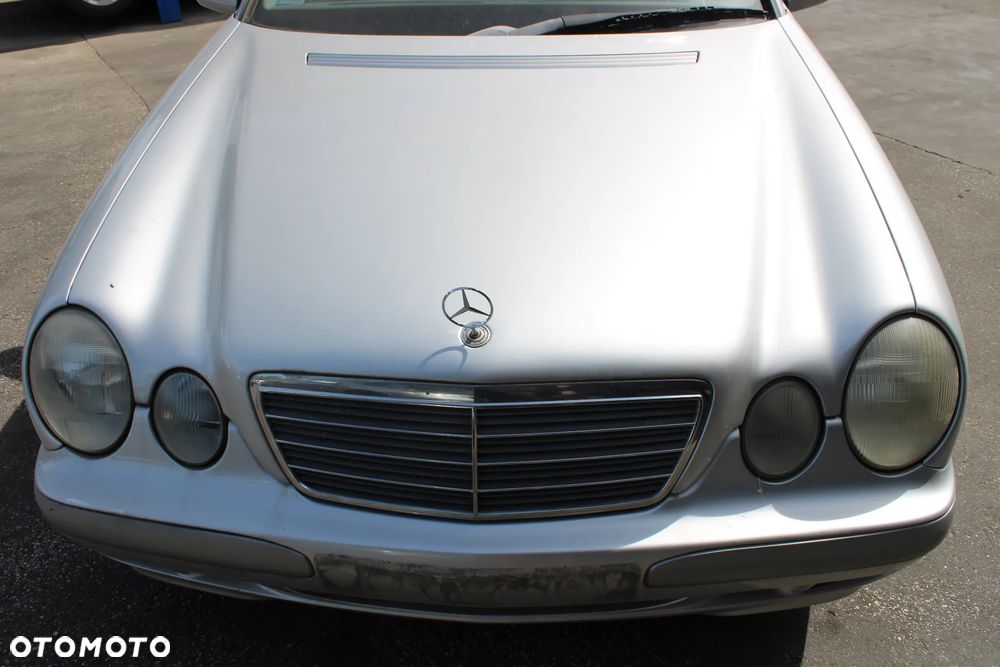 Mercedes W210 Sedan  Maska 744 Drzwi - 5