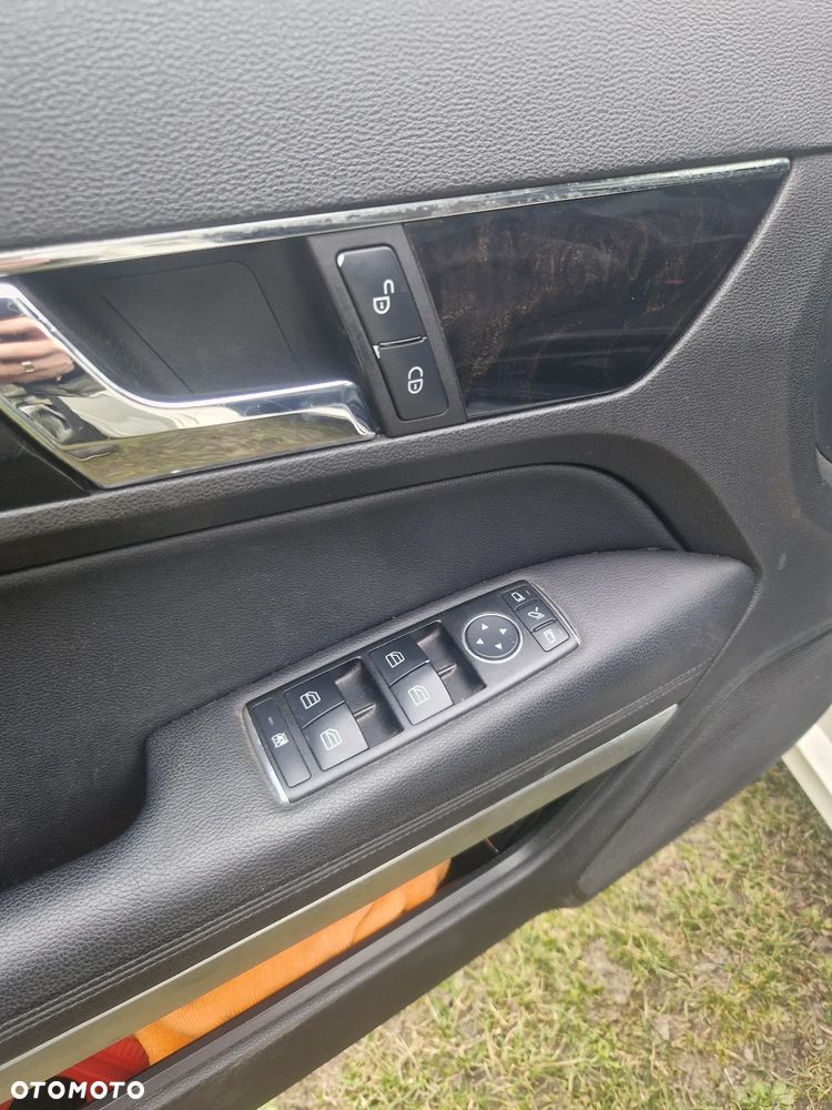Mercedes-Benz Klasa E 250 CDI DPF Coupe BlueEFFICIENCY Avantgarde - 20