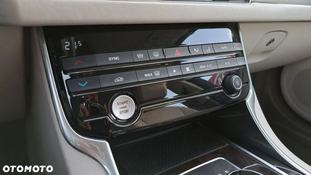 Jaguar XF 2.0 T R-Sport - 10