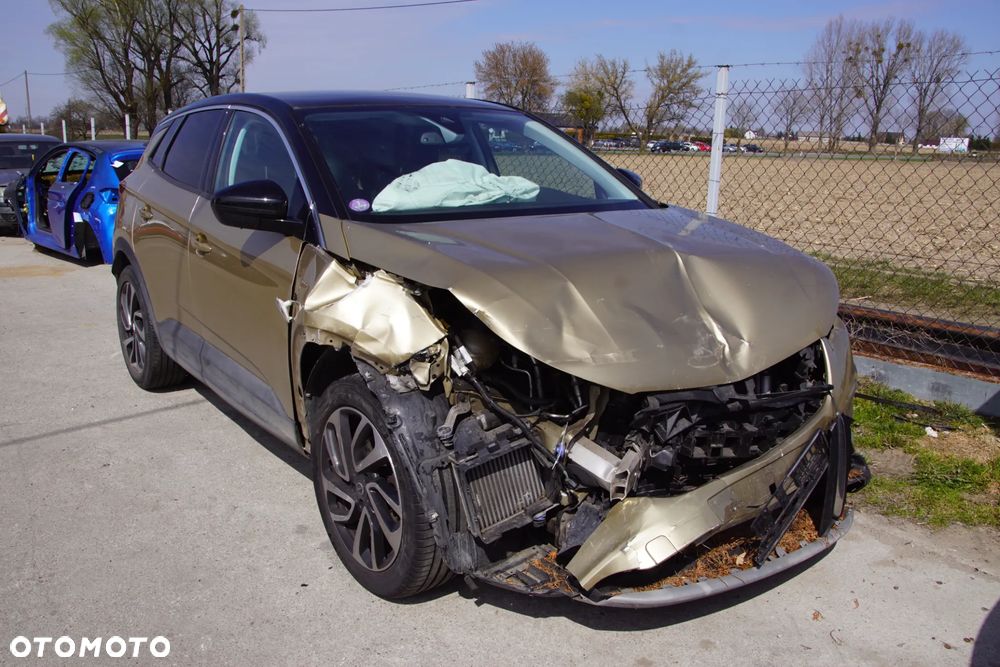 Auto na części - Opel Grandland X I 1.2 Turbo 130 KM B12XHT 20GE35 G80 2018R Silnik Skrzynia Drzwi Błotnik Klapa Zderzak Lampa Lusterko Klamka Szyba Panorama Deska Kokpit Sterownik Moduł Czujnik Licznik Wyświetlacz Panel Kierownica - 1