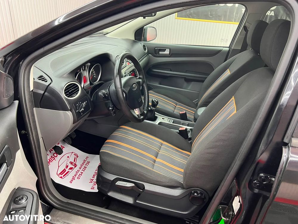 Ford Focus - 12