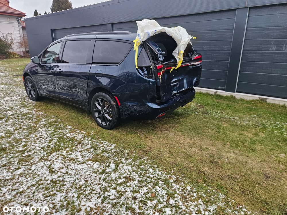 Chrysler Pacifica - 3