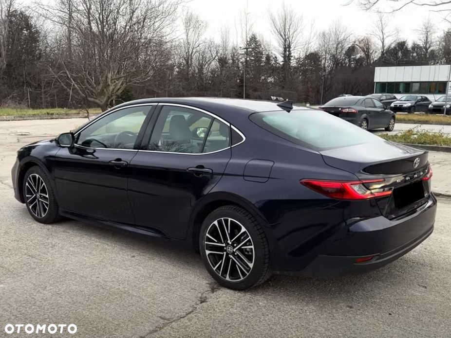 Toyota Camry - 5
