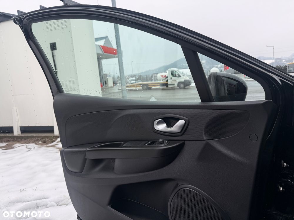 Renault Clio 1.2 16V Limited EU6 - 11