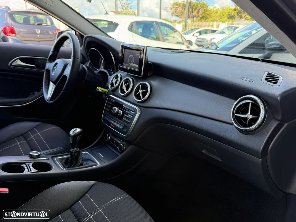 Mercedes-Benz GLA 180 CDI Urban - 30