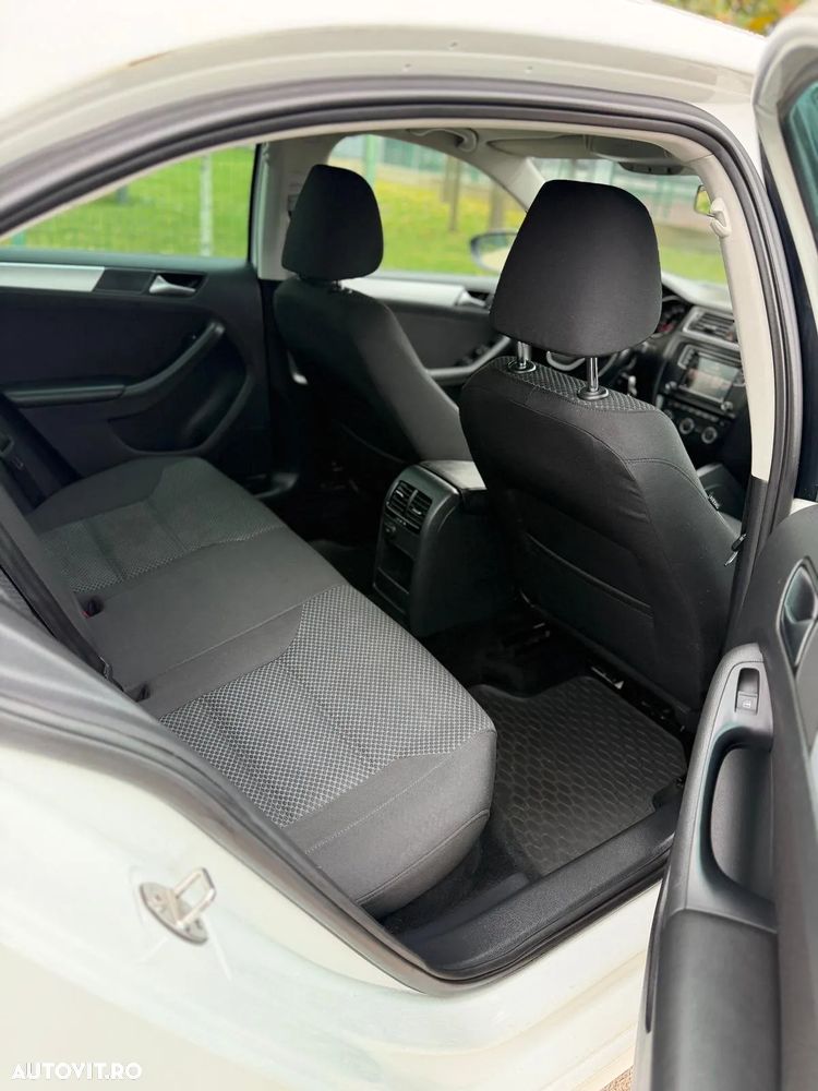 Volkswagen Jetta 2.0 TDI Comfortline - 8