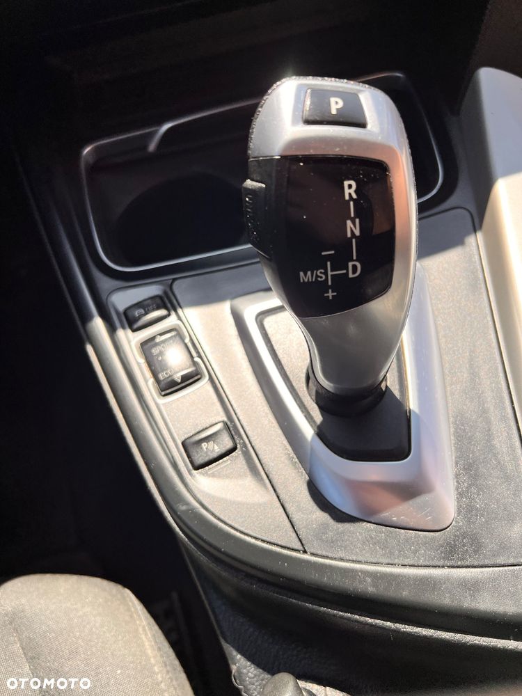 BMW Seria 3 320d xDrive - 38