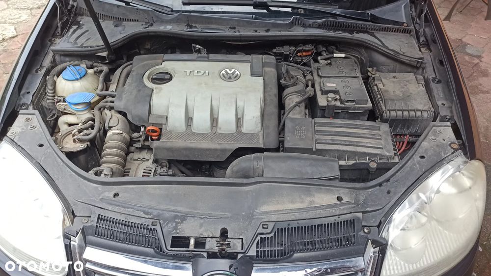 Volkswagen Golf 1.9 TDI DPF Edition BlueMotion - 14