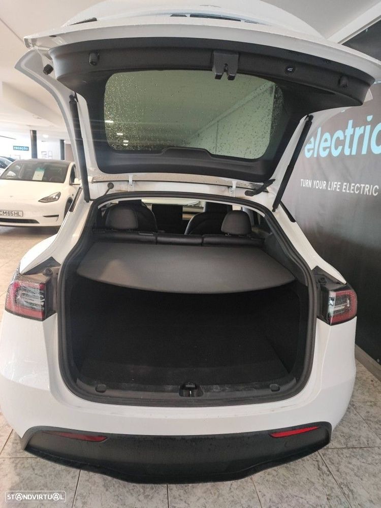 Tesla Model Y Long Range Dual Motor AWD - 7