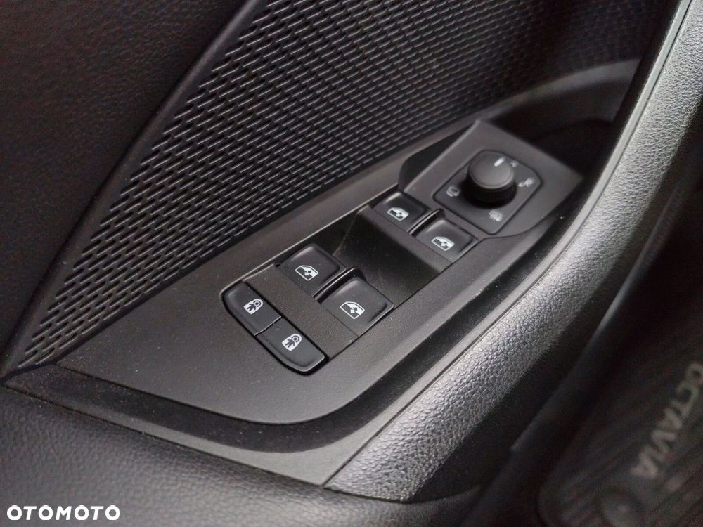 Skoda Octavia 1.5 TSI mHEV Selection DSG - 20
