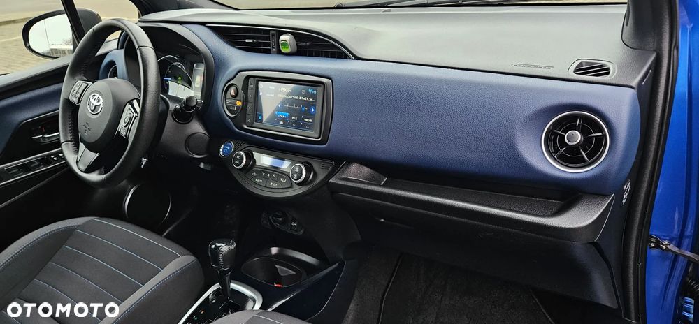 Toyota Yaris Hybrid 100 Selection Platinum - 5