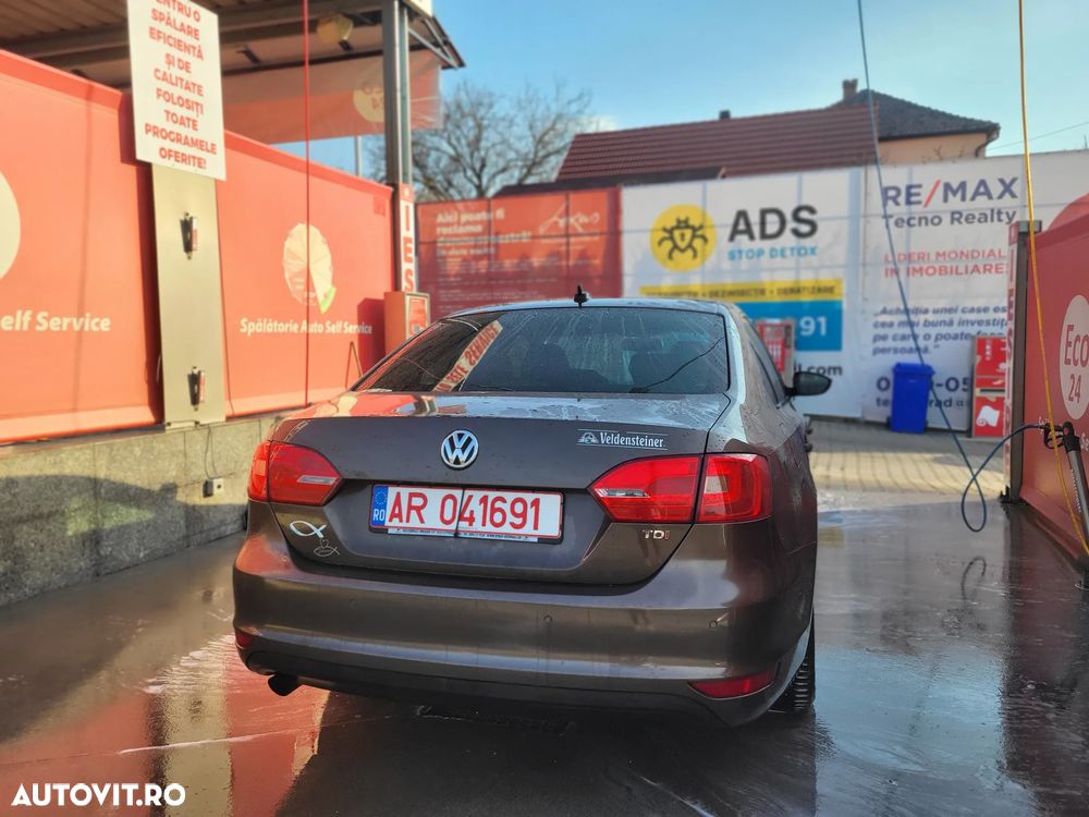Volkswagen Jetta 1.6 TDI Highline - 2