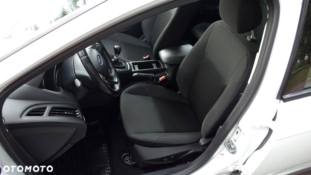 Ford Focus Turnier 1.5 TDCi ECOnetic 88g Start-Stopp-Sy Titanium - 6