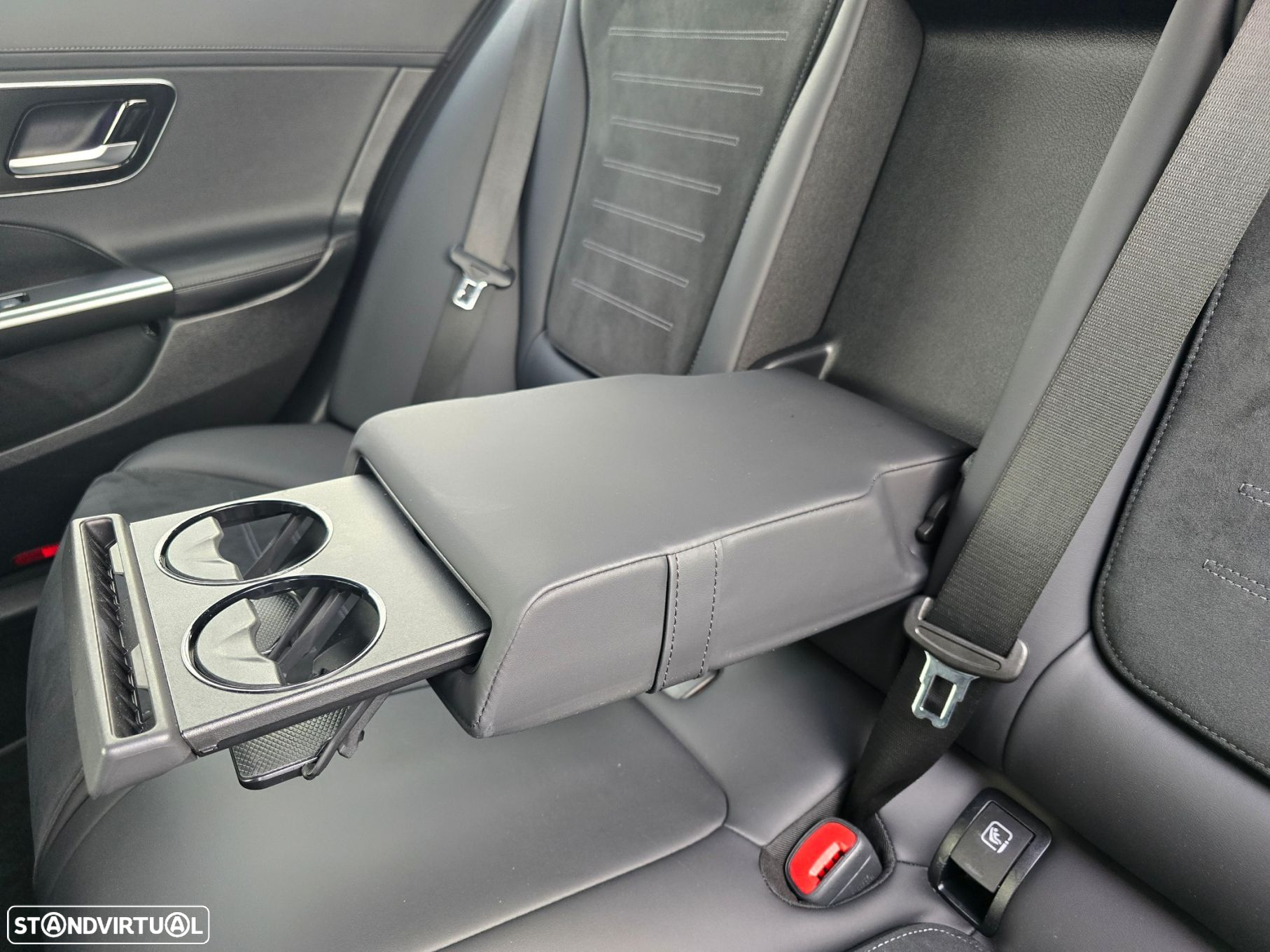 Mercedes-Benz C 300 e AMG Line - 48