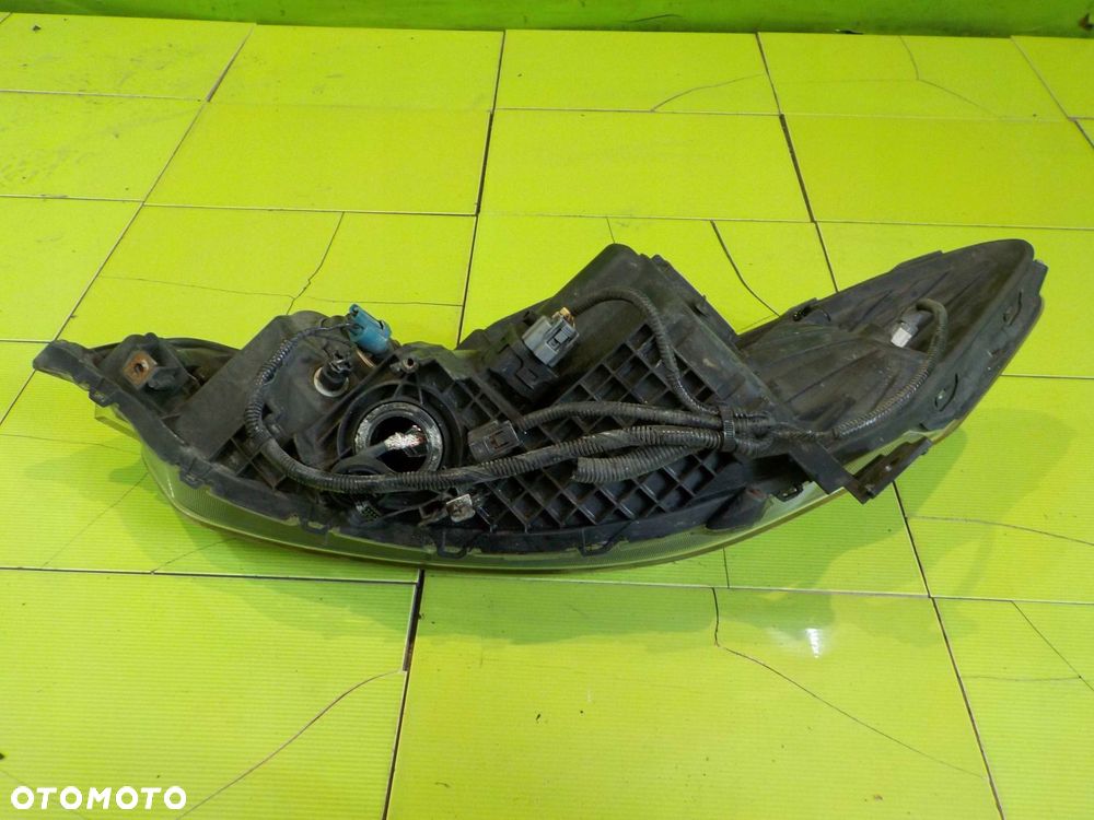 HONDA ACCORD VIII 08r XENON lampa prawa przod - 4