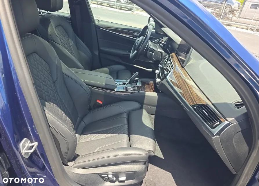 BMW Seria 5 530i xDrive M Sport Edition - 10
