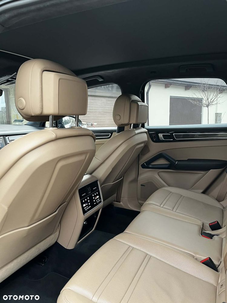 Porsche Cayenne S - 4