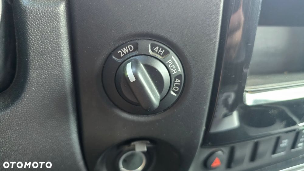 Nissan Titan 5.6 V8 LE Crew Cab - 34