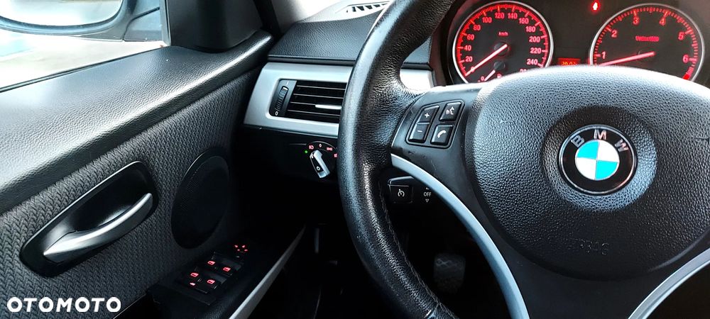 BMW Seria 3 318i Edition Exclusive - 37