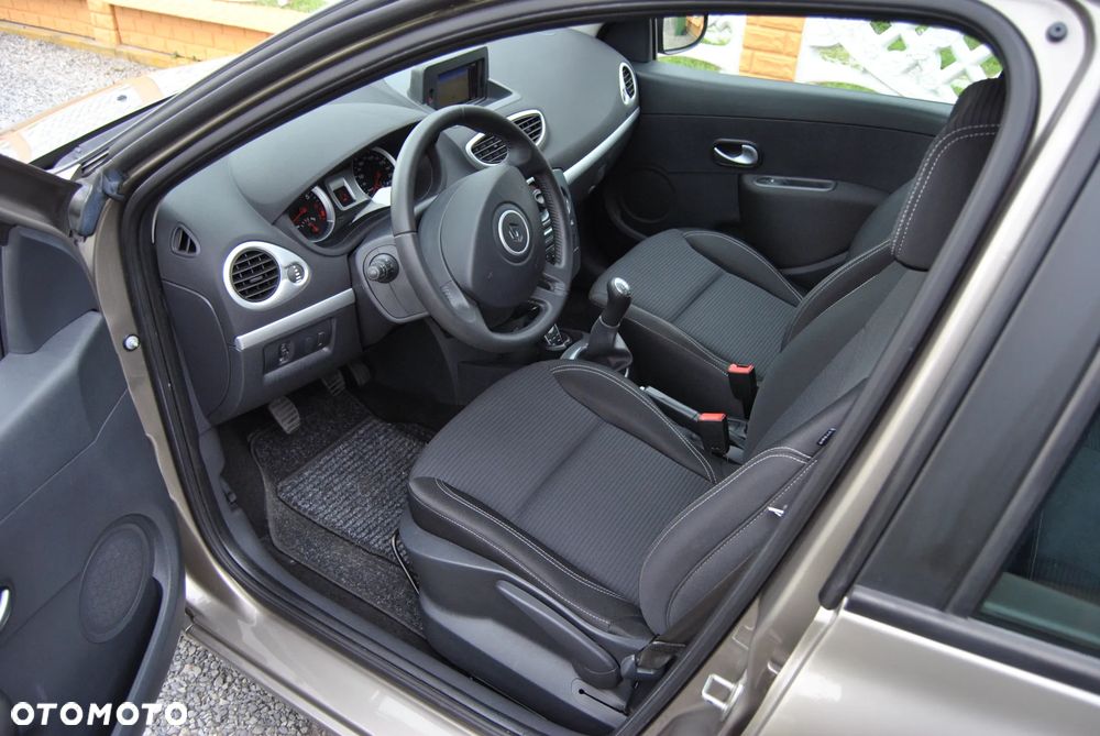 Renault Clio 1.2 16V Limited EU6 - 7