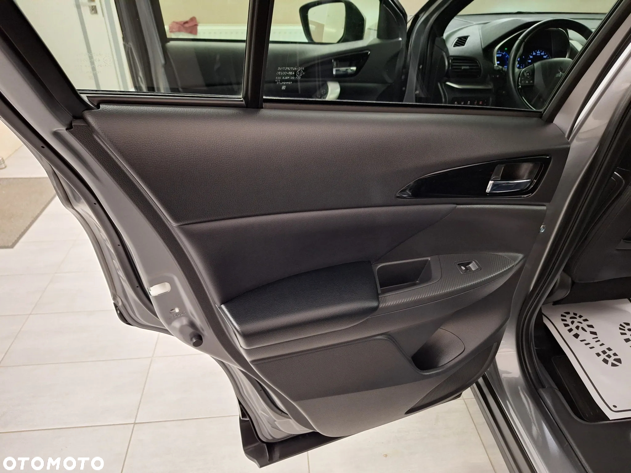 Mitsubishi Eclipse Cross Plug-In Hybrid 4WD Top - 21