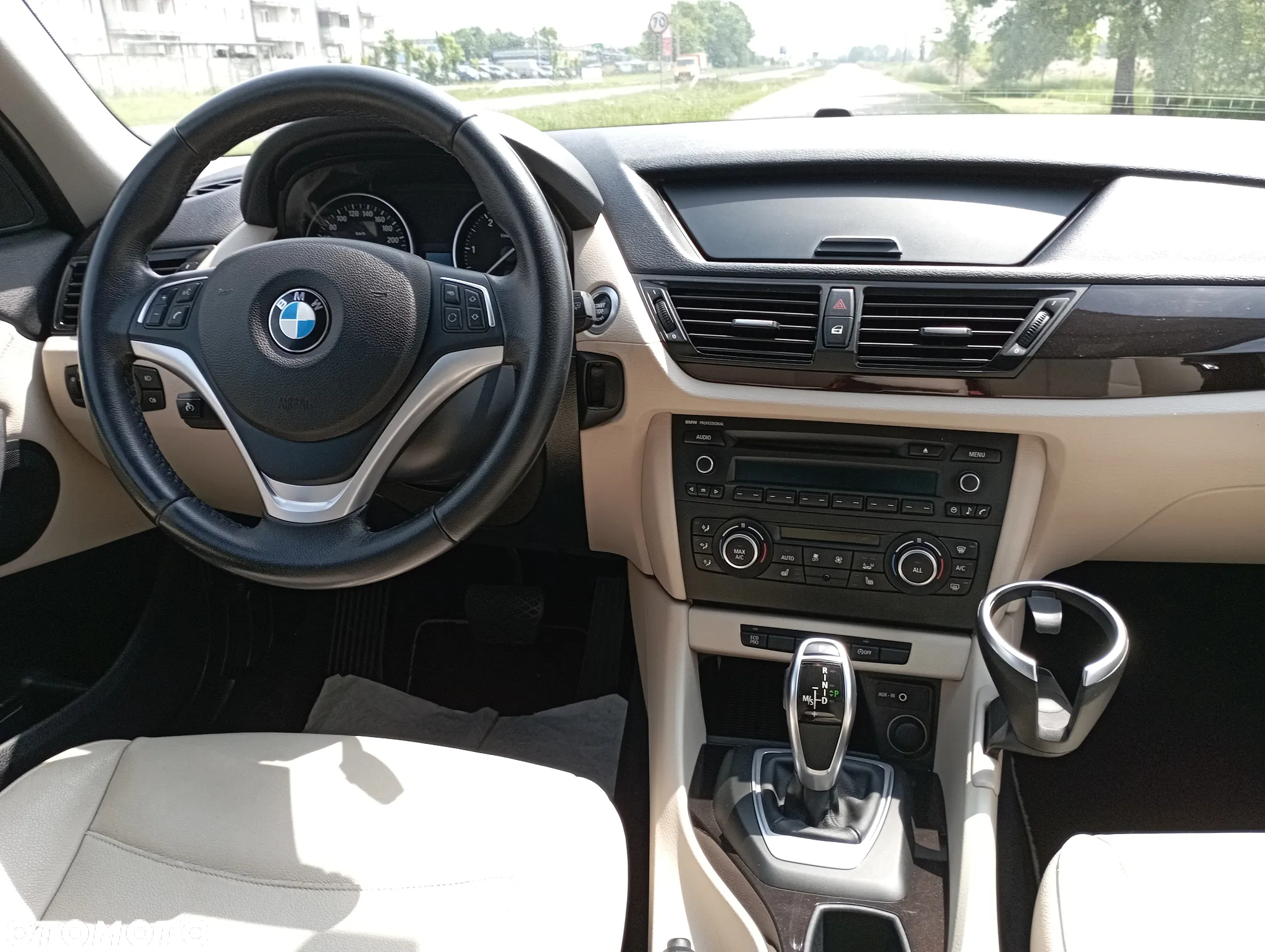 BMW X1 sDrive18d xLine - 29