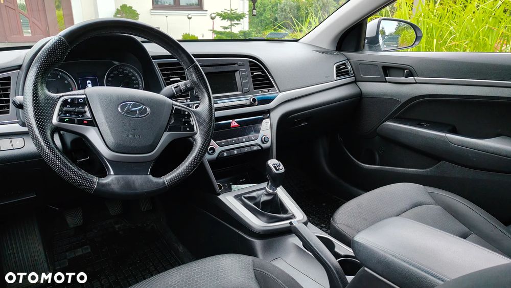 Hyundai Elantra - 7