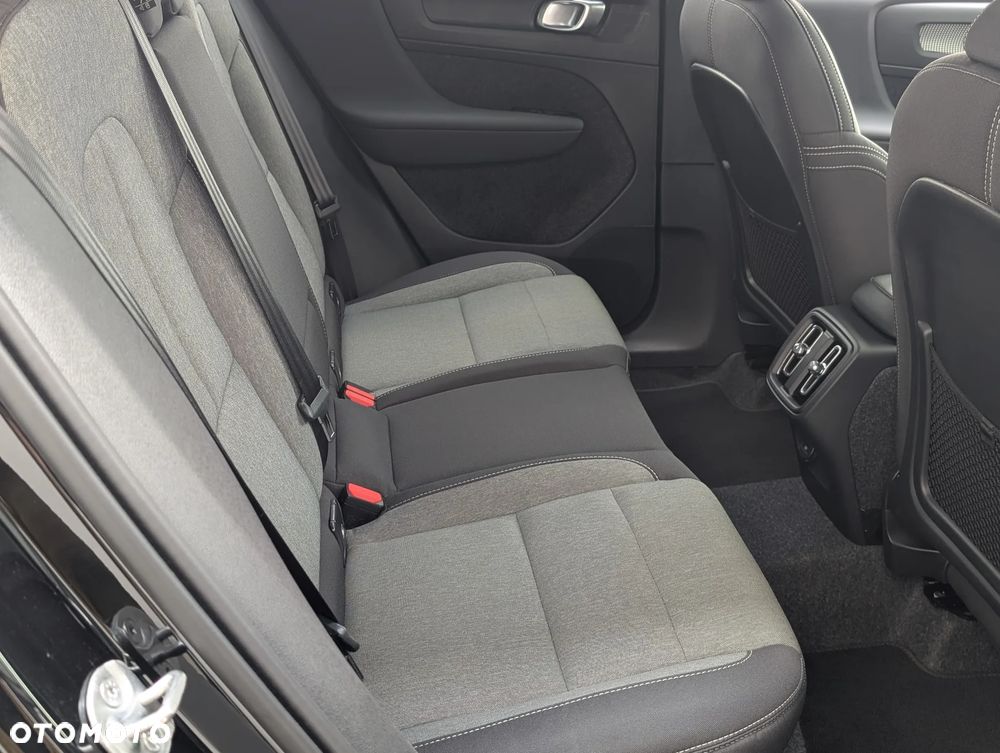 Volvo XC 40 B4 B AWD DKG Ultimate Dark - 23