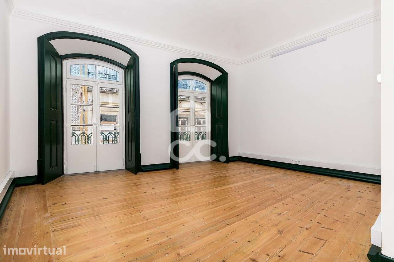Prédio c/ 2 apartamentos junto à Praça do Giraldo | Centro Histórico d - Grande imagem: 3/33