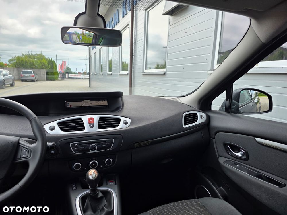Renault Scenic 1.6 16V 110 Dynamique - 19