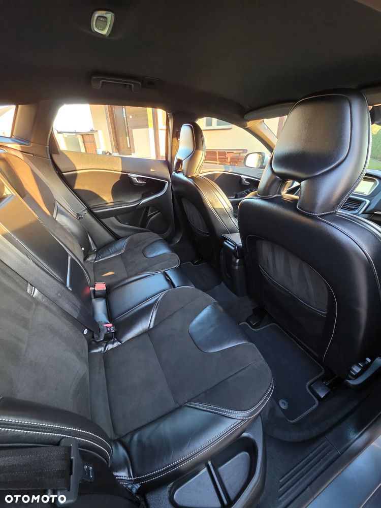 Volvo V40 D2 Drive-E R-Design Momentum - 9