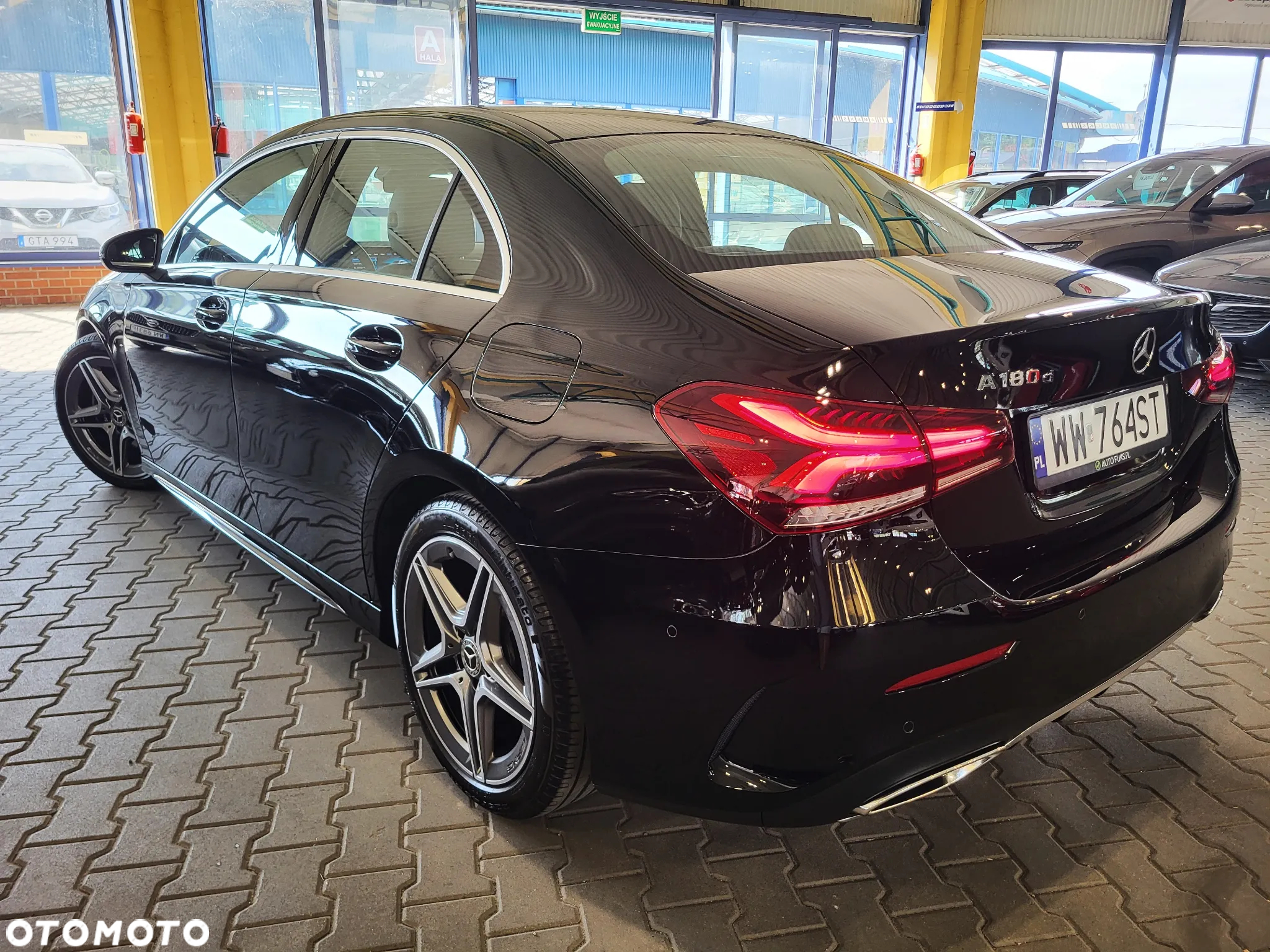 Mercedes-Benz Klasa A 180 d AMG Line 8G-DCT - 9