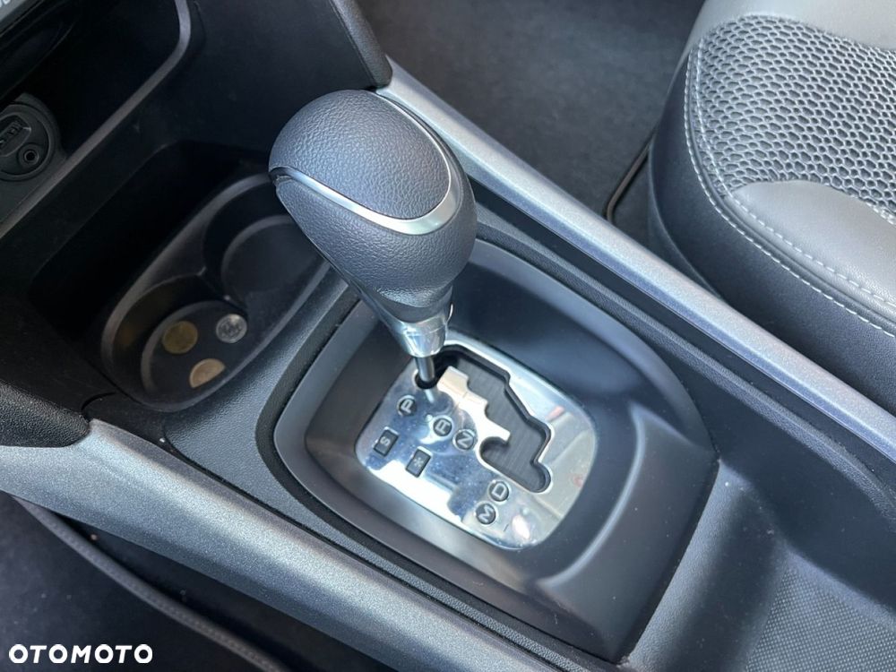 Peugeot 2008 1.2 Pure Tech GPF Allure S&S EAT6 - 18