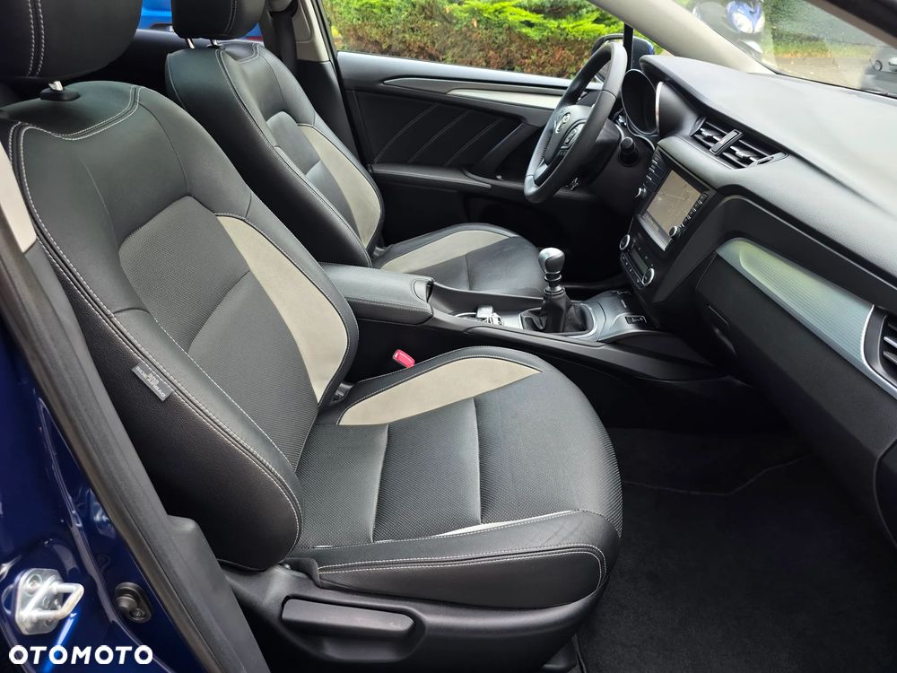 Toyota Avensis 1.8 Prestige - 27