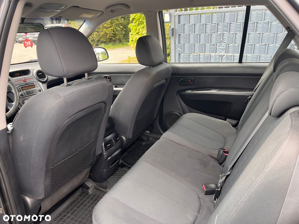 Kia Carens 2.0 CVVT LX - 12