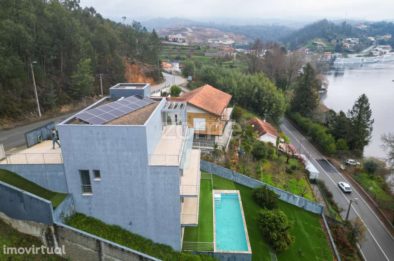 Moradia T3 | 3 Suítes e Piscina com Vista Rio - Grande imagem: 2/60