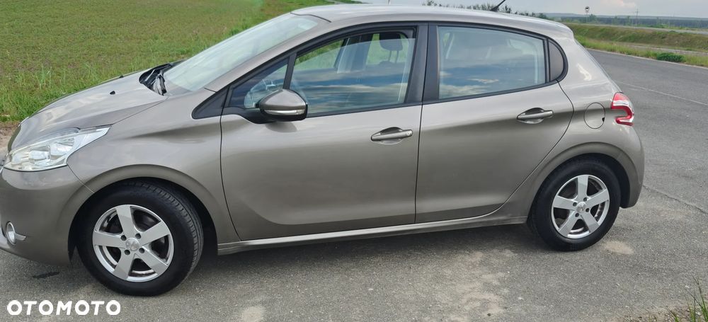 Peugeot 208 1.2 PureTech Allure - 5
